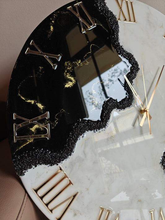 Black and White 60cm